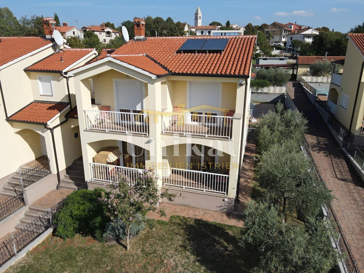 Einzugsfertige DHH mit Garten und Pool, 13 km vom Meer